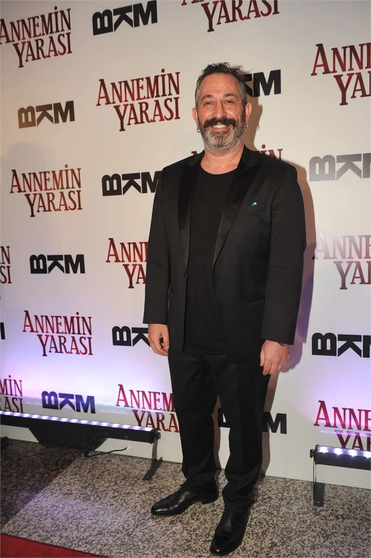 'Annemin Yarası' filminin galasına ünlü akını!