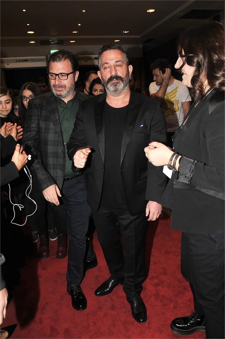 'Annemin Yarası' filminin galasına ünlü akını!