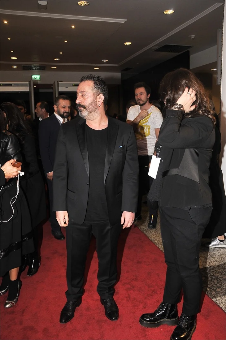 'Annemin Yarası' filminin galasına ünlü akını!