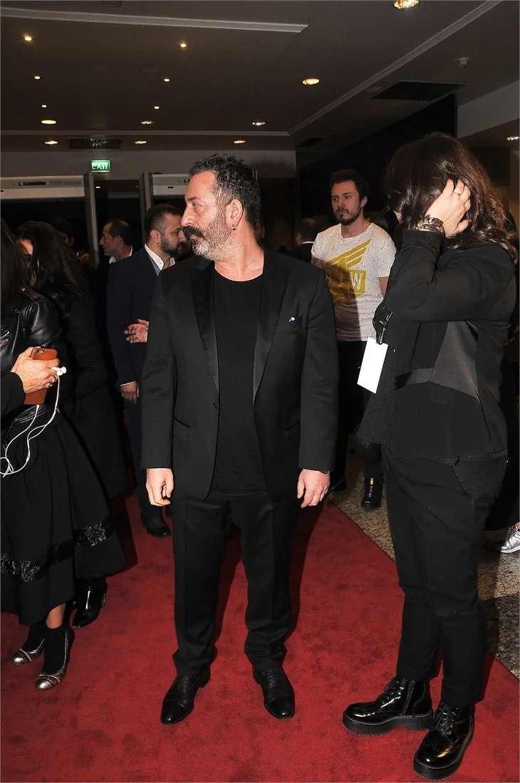 'Annemin Yarası' filminin galasına ünlü akını!