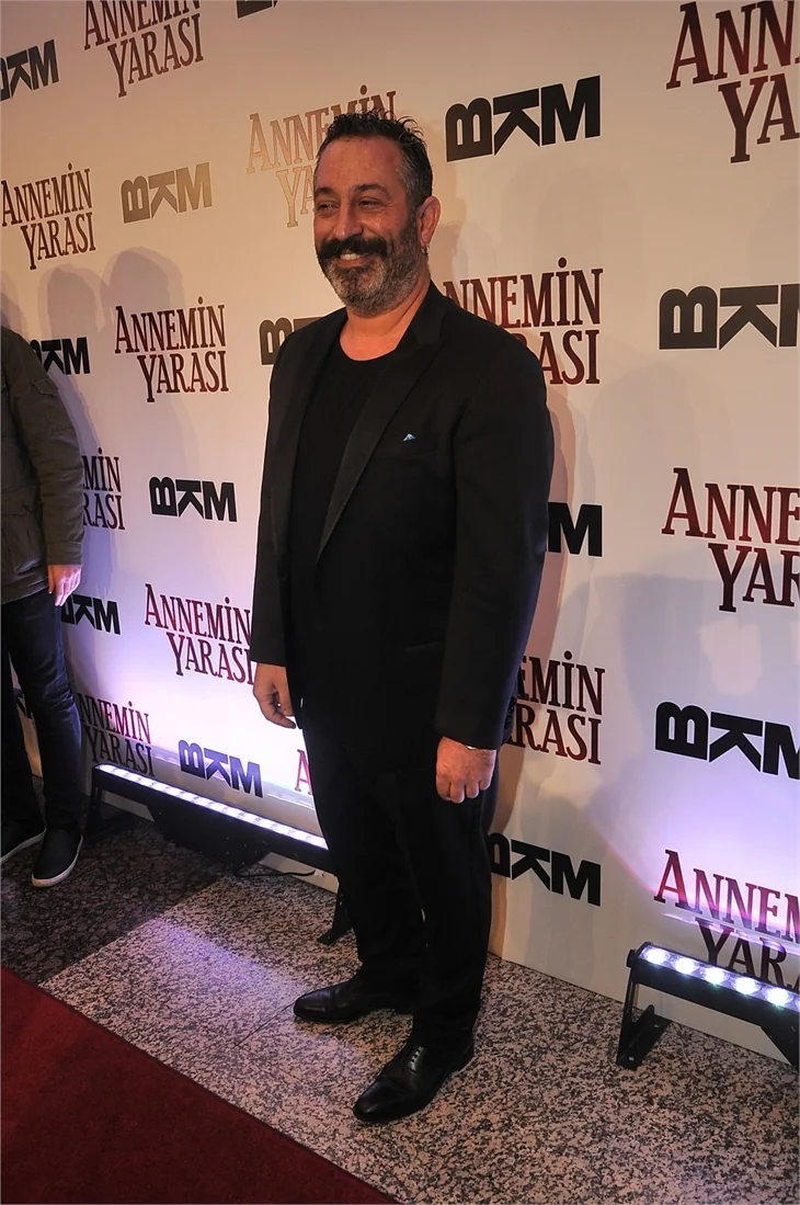 'Annemin Yarası' filminin galasına ünlü akını!