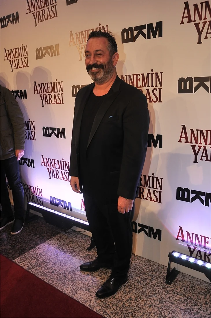 'Annemin Yarası' filminin galasına ünlü akını!