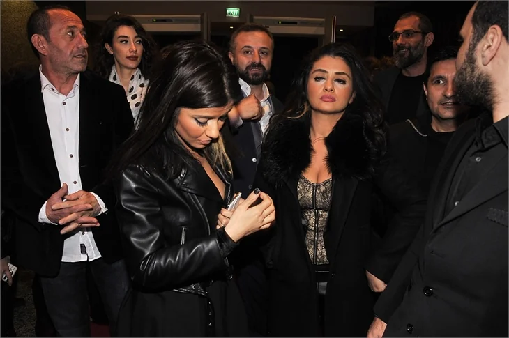 'Annemin Yarası' filminin galasına ünlü akını!
