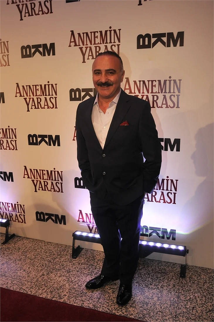 'Annemin Yarası' filminin galasına ünlü akını!