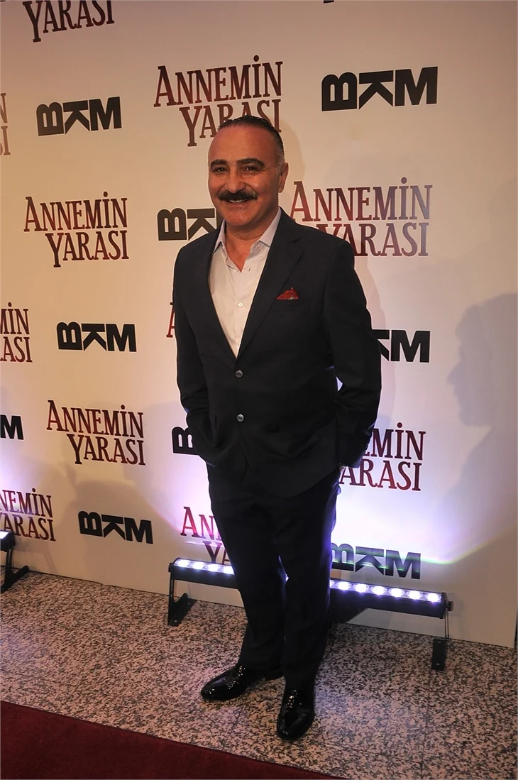 'Annemin Yarası' filminin galasına ünlü akını!