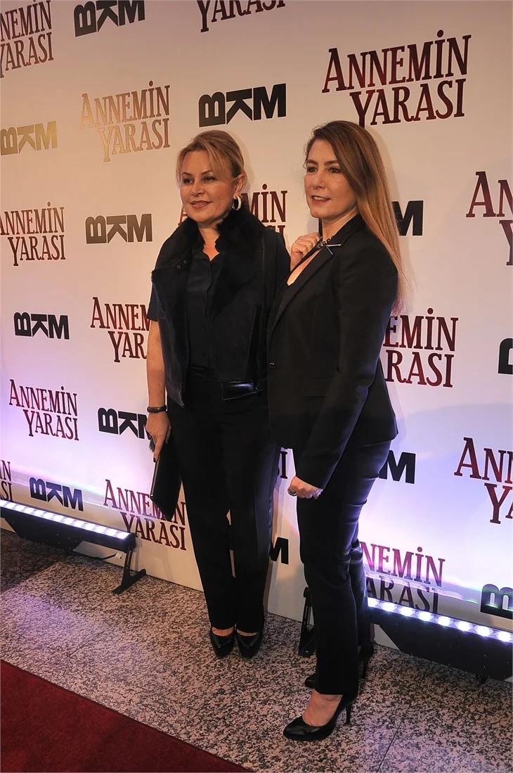 'Annemin Yarası' filminin galasına ünlü akını!