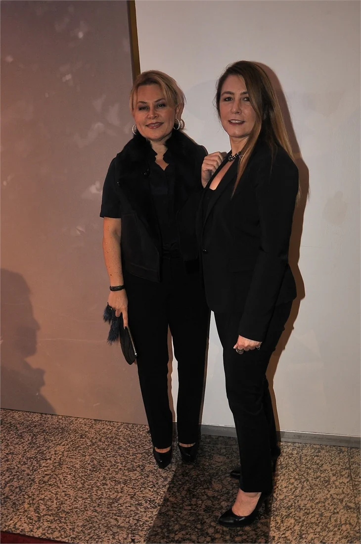 'Annemin Yarası' filminin galasına ünlü akını!