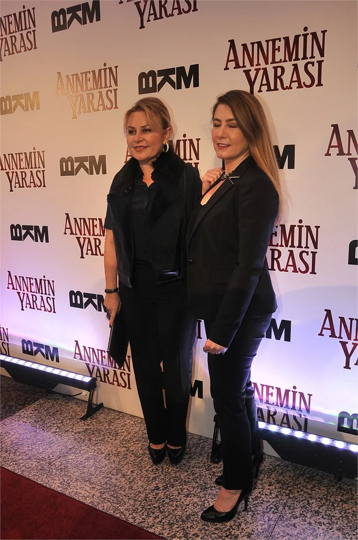'Annemin Yarası' filminin galasına ünlü akını!