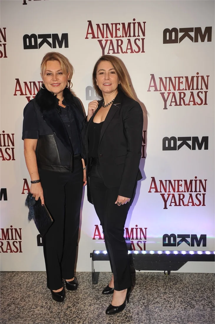 'Annemin Yarası' filminin galasına ünlü akını!