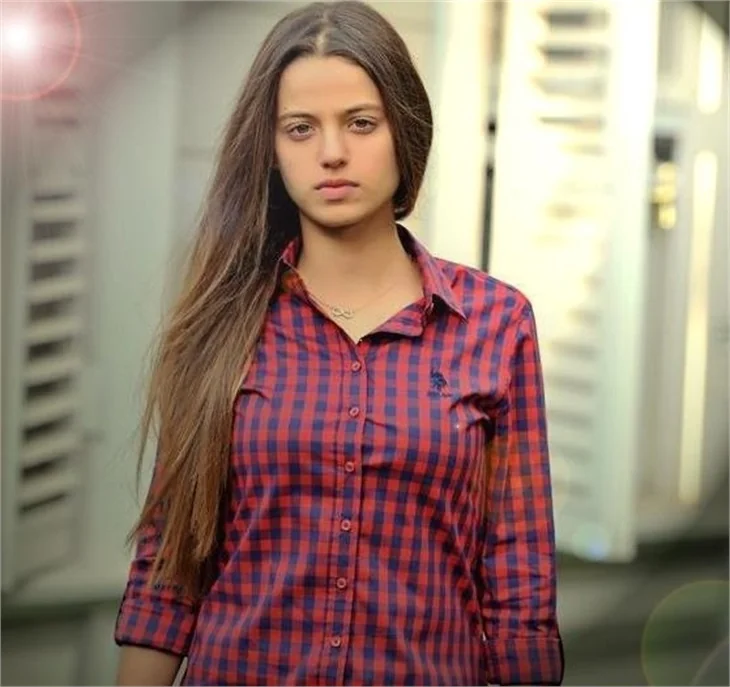 'Paramparça' dizisinin Cansu’su Leyla Tanlar bilinmeyenleri anlattı