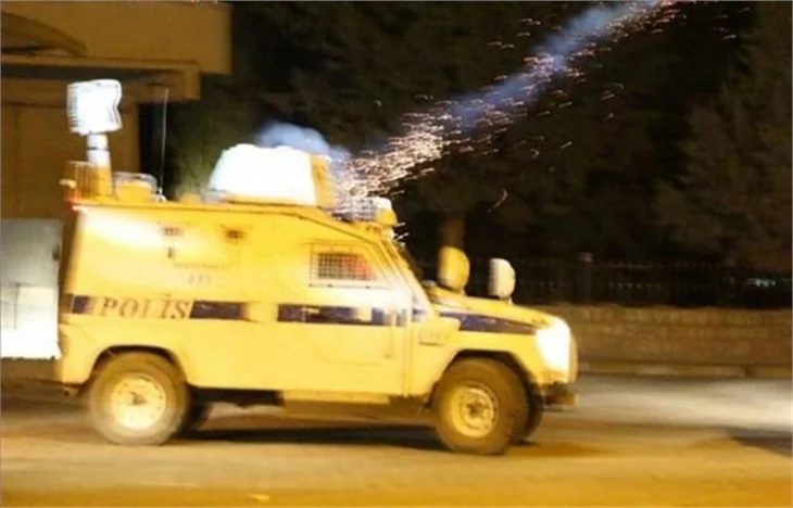 Nusaybin’de polis aracına bombalı saldırı: 2 polis