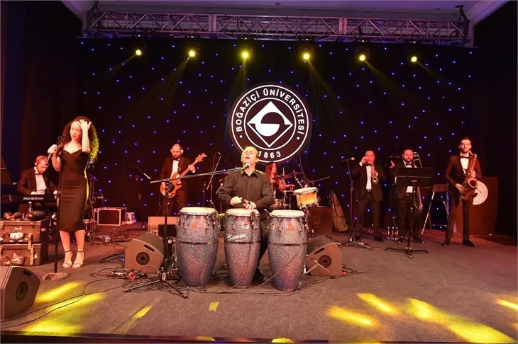 Cem Yılmaz bağış topladı!