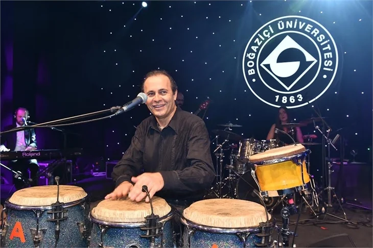 Cem Yılmaz bağış topladı!