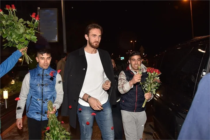 Semih Erden ve Kerem Tunçeri’nin çiçekçi polemiği!