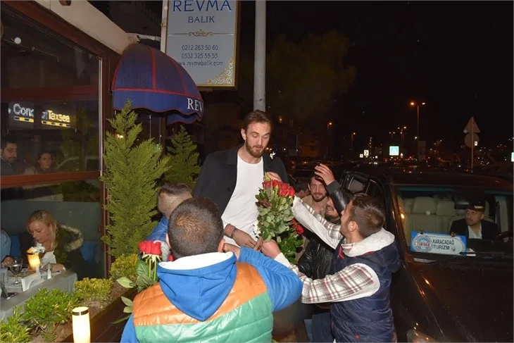 Semih Erden ve Kerem Tunçeri’nin çiçekçi polemiği!
