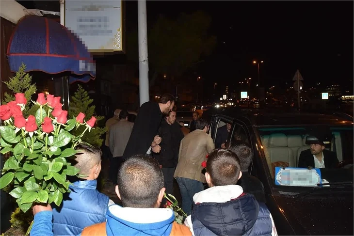 Semih Erden ve Kerem Tunçeri’nin çiçekçi polemiği!