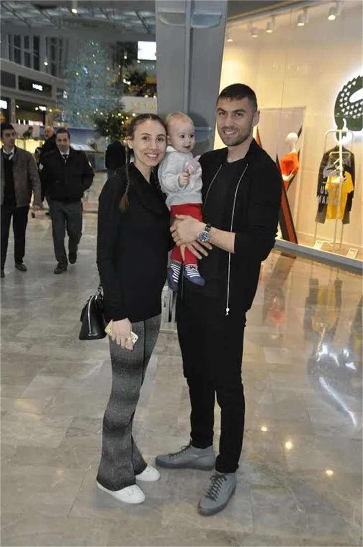 Burak Yılmaz, Çin'den döndü, ailesine koştu!