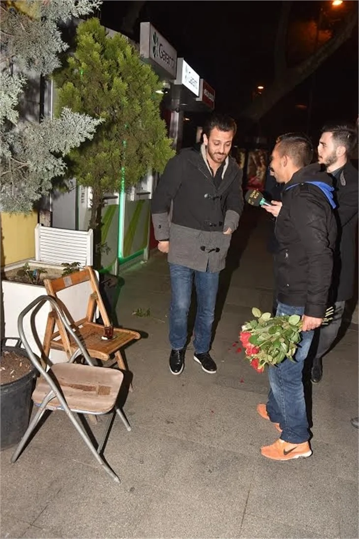 Erkan Kolçak Köstengil ve Şükran Ovalı, Şebnem Bozoklu’ya baskın yaptı
