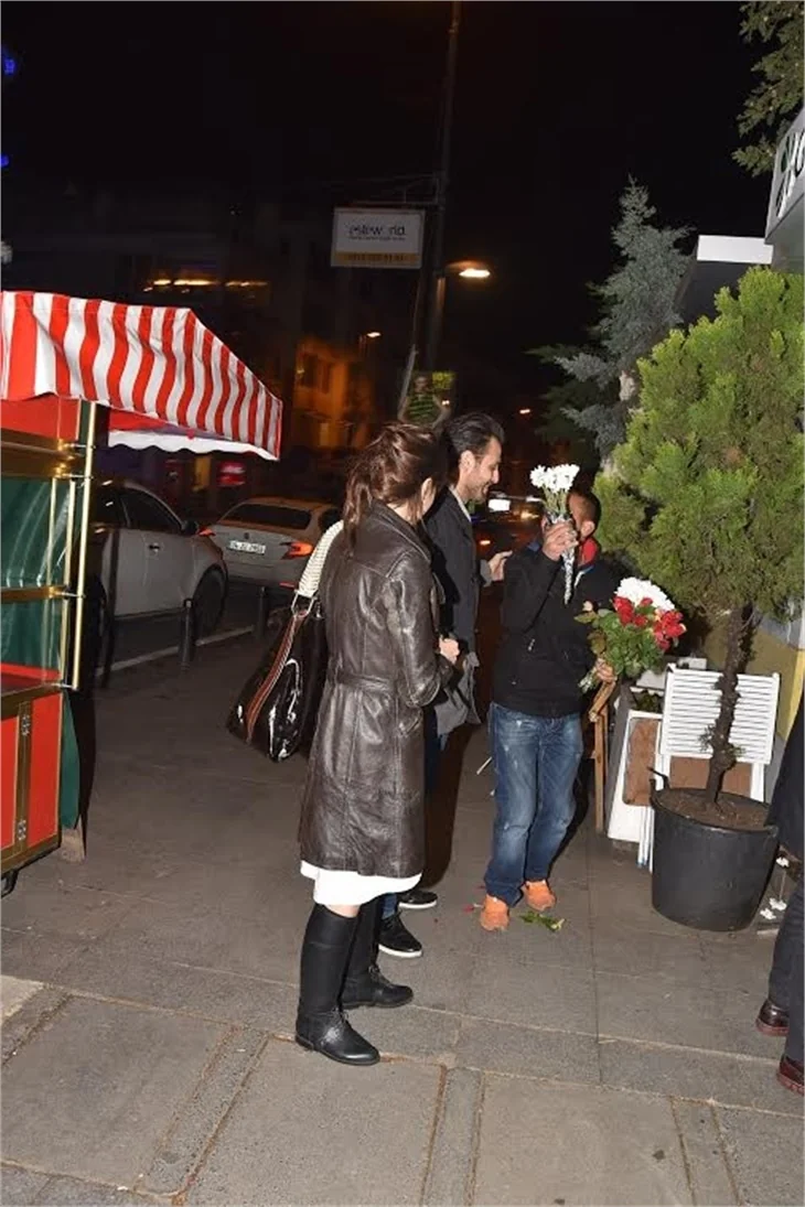 Erkan Kolçak Köstengil ve Şükran Ovalı, Şebnem Bozoklu’ya baskın yaptı
