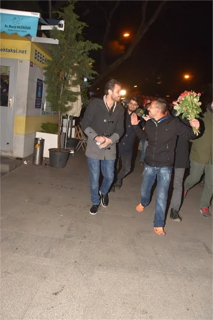 Erkan Kolçak Köstengil ve Şükran Ovalı, Şebnem Bozoklu’ya baskın yaptı