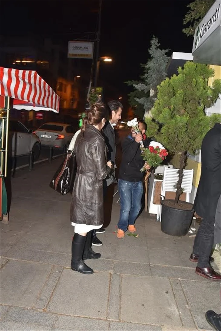 Erkan Kolçak Köstengil ve Şükran Ovalı, Şebnem Bozoklu’ya baskın yaptı