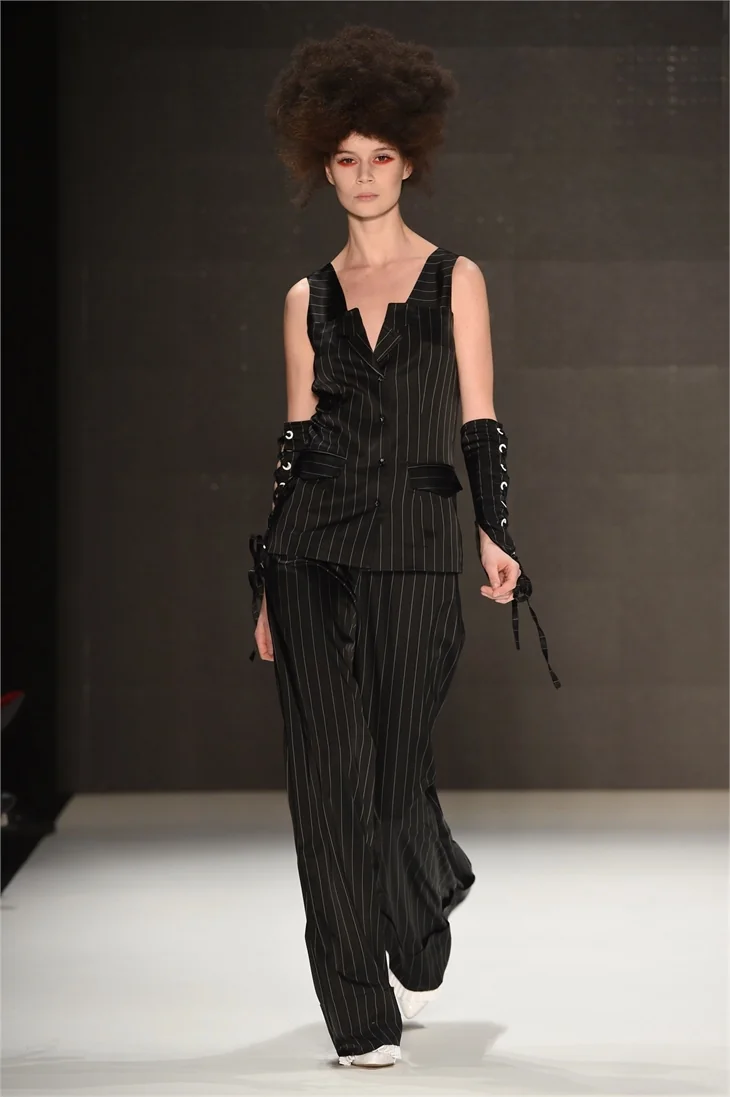Fashion Week İstanbul devam ediyor