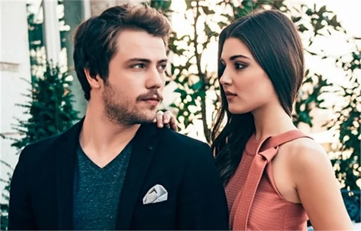 Hande Erçel ve Tolga Sarıtaş'tan duygusal veda mesajı