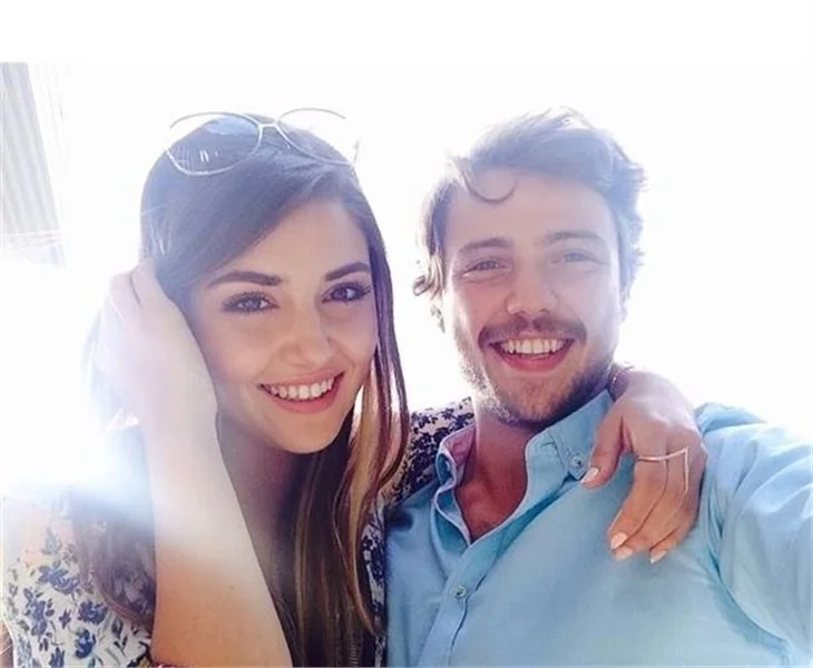 Hande Erçel ve Tolga Sarıtaş'tan duygusal veda mesajı