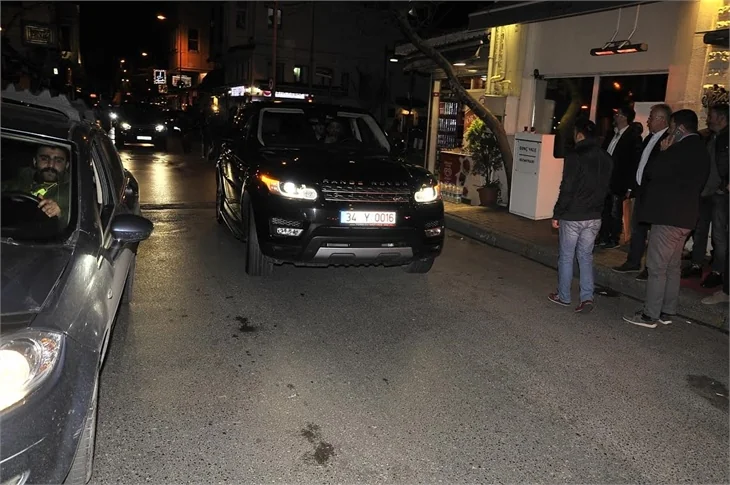 Patron Acun Ilıcalı'dan ekip yemeği!