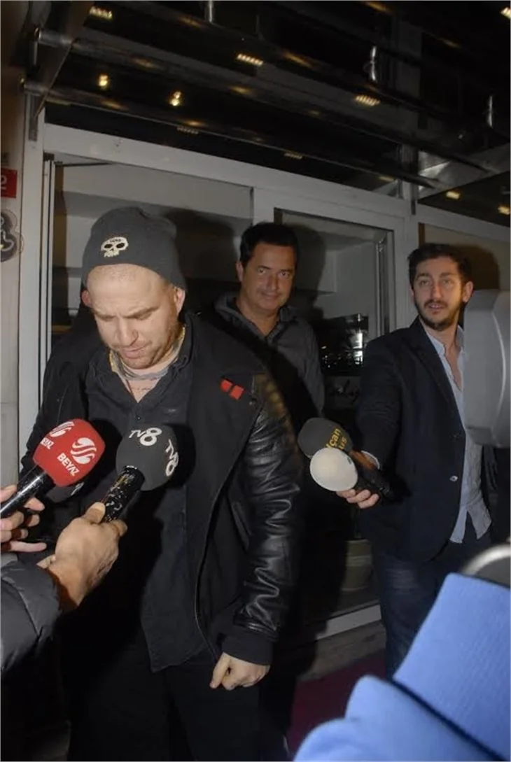 Patron Acun Ilıcalı'dan ekip yemeği!
