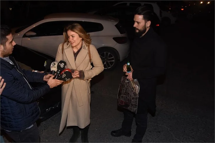Burcu Biricik'i muhabirlerden nişanlısı kaçırdı!