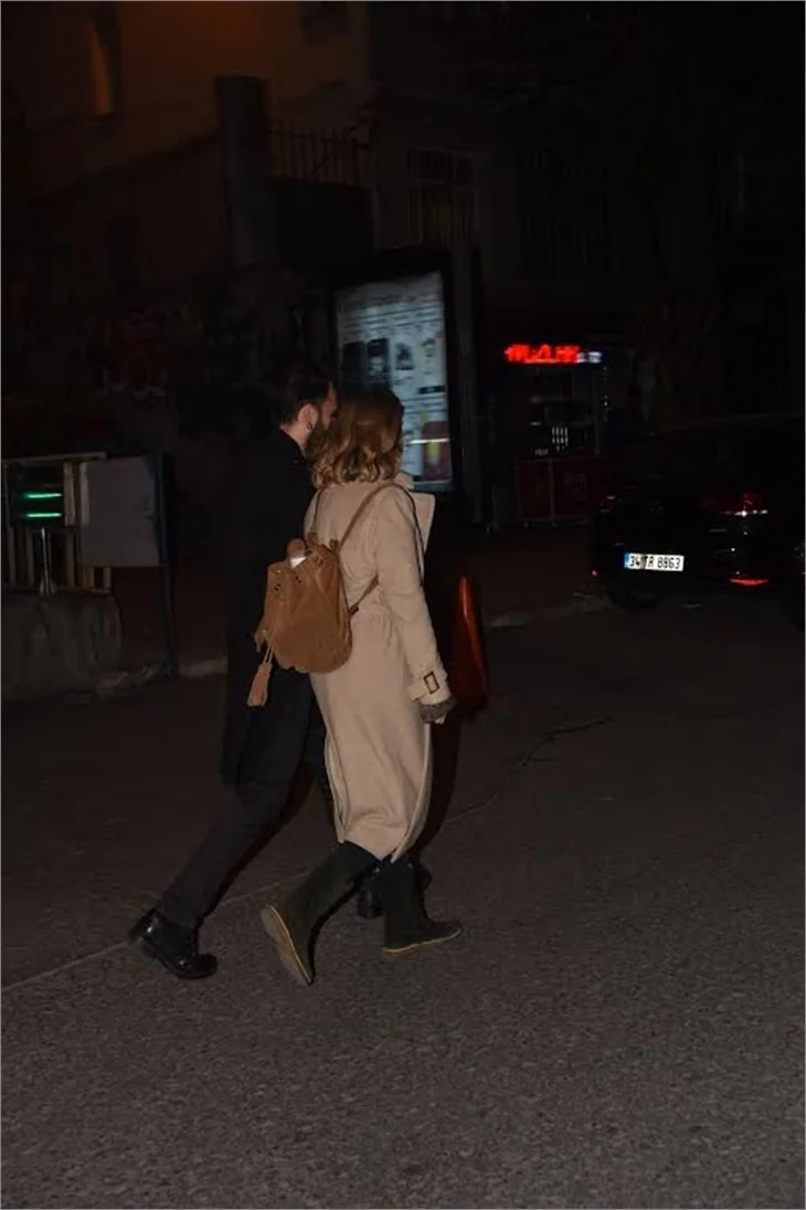 Burcu Biricik'i muhabirlerden nişanlısı kaçırdı!