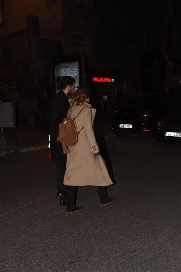 Burcu Biricik'i muhabirlerden nişanlısı kaçırdı!