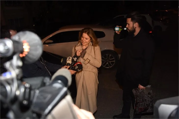 Burcu Biricik'i muhabirlerden nişanlısı kaçırdı!