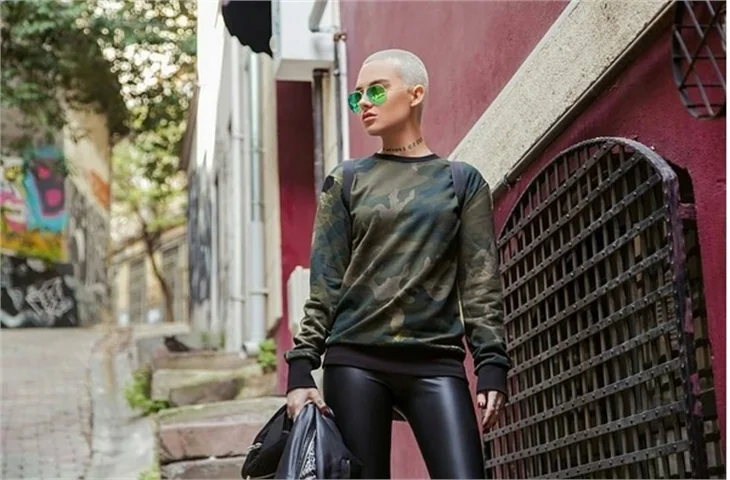 Nurella’nın seksi kızından olay pozlar!