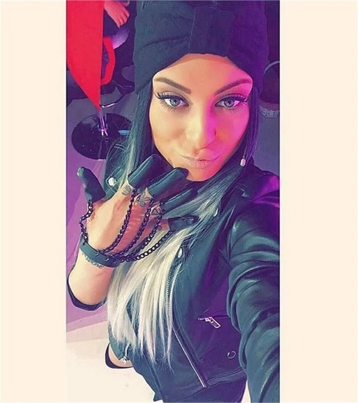Nurella’nın seksi kızından olay pozlar!