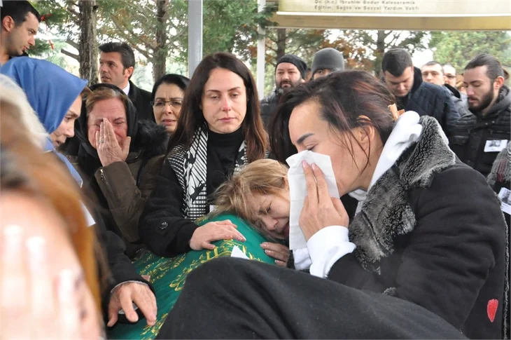 Mezdeke dansçısı Aynur Kanbur son yolculuğuna uğurlandı