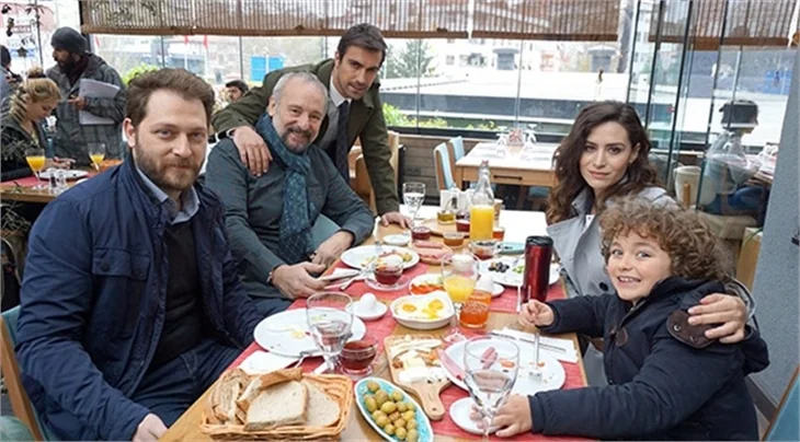 Kördüğüm oyuncularıyla çok özel!