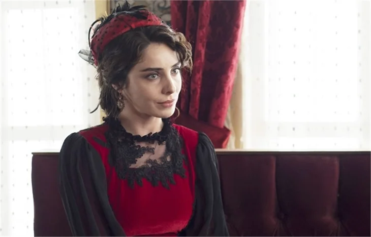 Nur Fettahoğlu bu kez dizide anne oldu