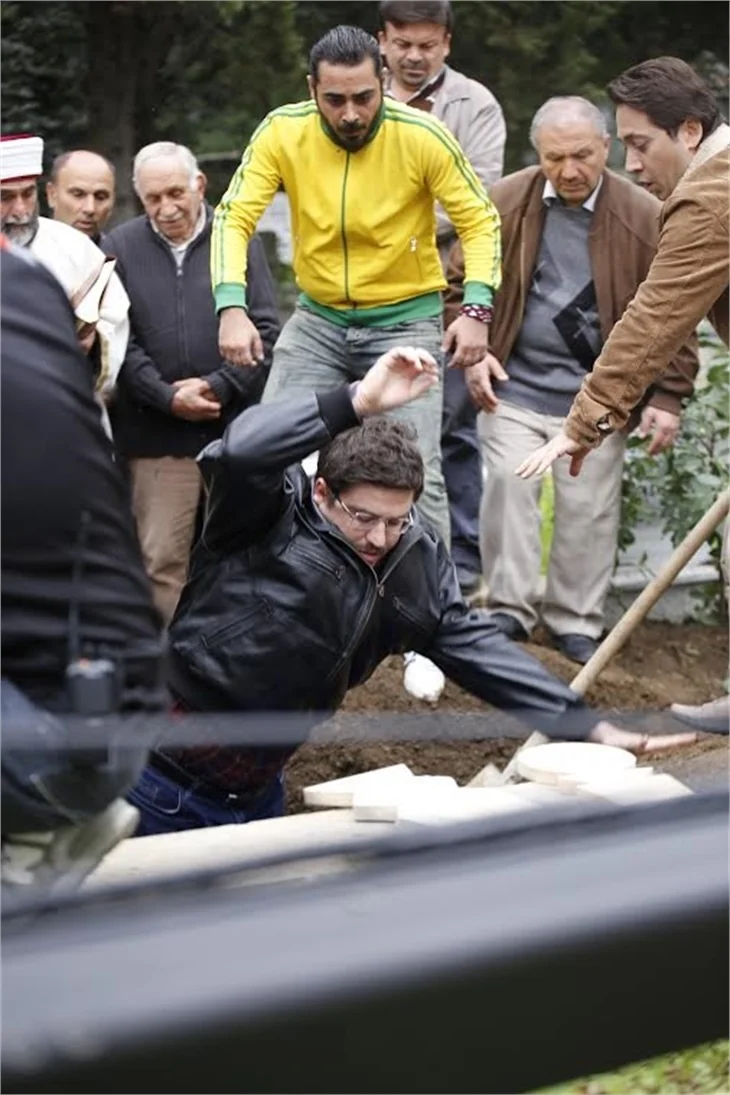 Bahtsız Berhudar!