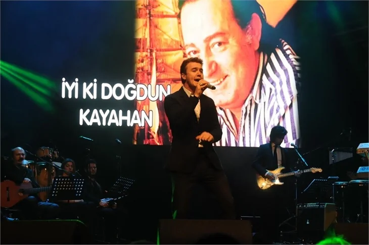 Kayahan doğum gününde unutulmadı!