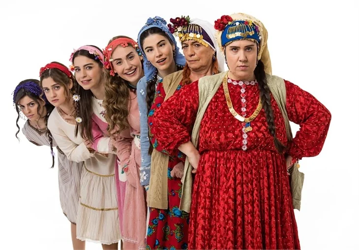 Hanımköylü afiş çekiminden renkli kareler...