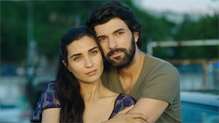 Tuba Büyüküstün ve Engin Akyürek'li Kara Para Aşk rekora koşuyor!