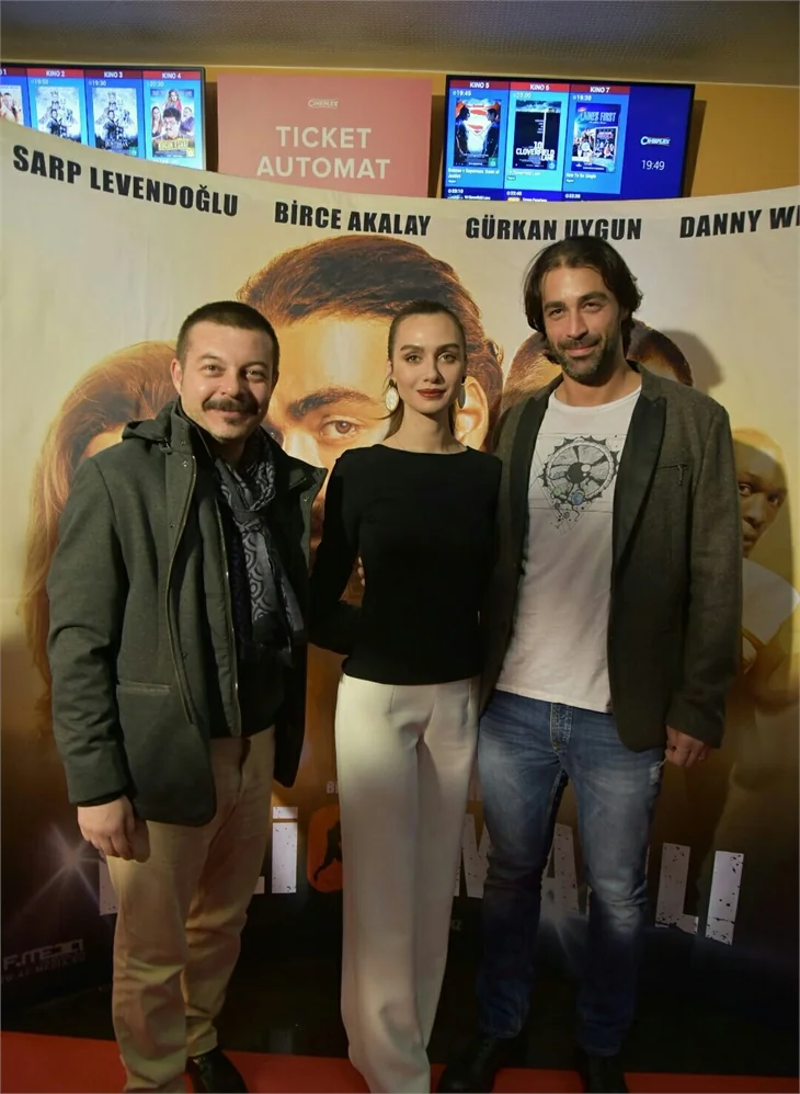 Birce Akalay ile Sarp Levendoğlu el ele!