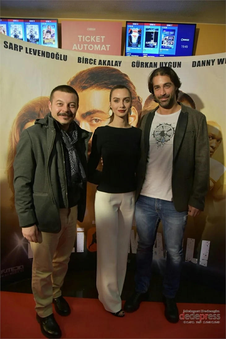 Birce Akalay ile Sarp Levendoğlu el ele!