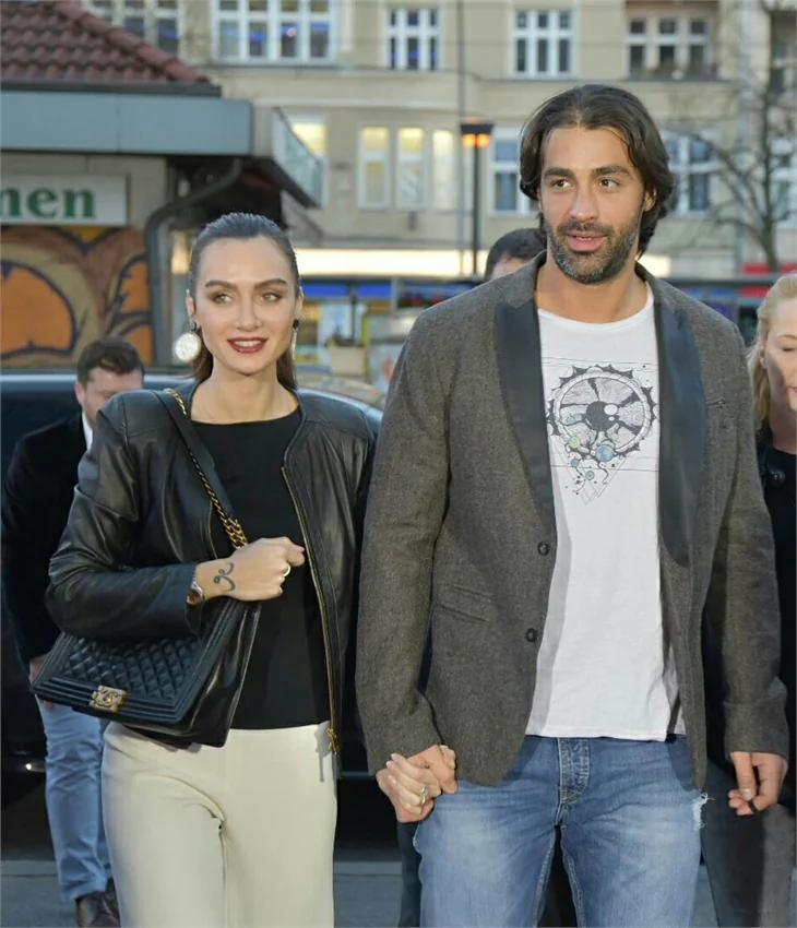 Birce Akalay ile Sarp Levendoğlu el ele!