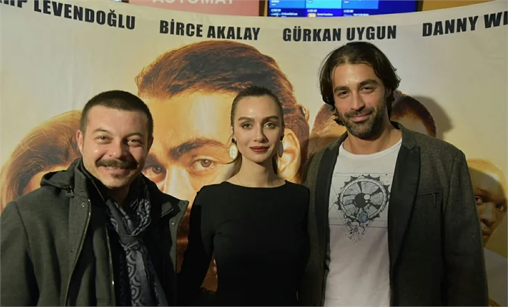 Birce Akalay ile Sarp Levendoğlu el ele!