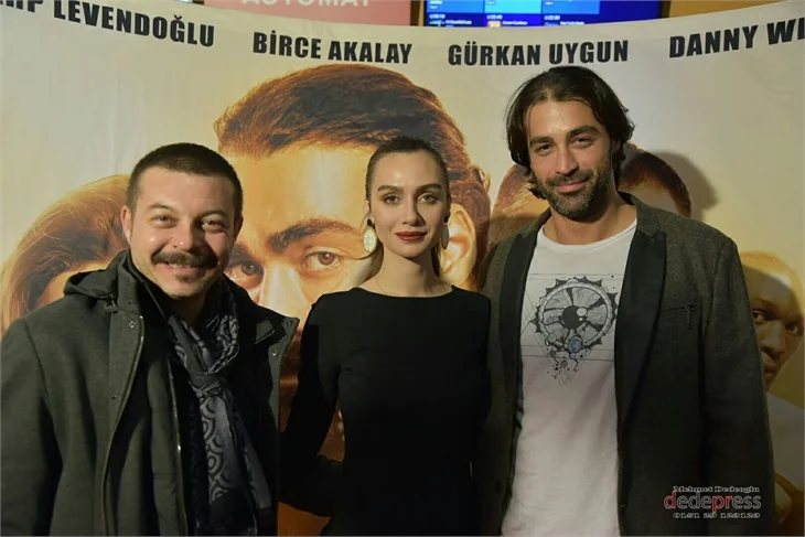 Birce Akalay ile Sarp Levendoğlu el ele!