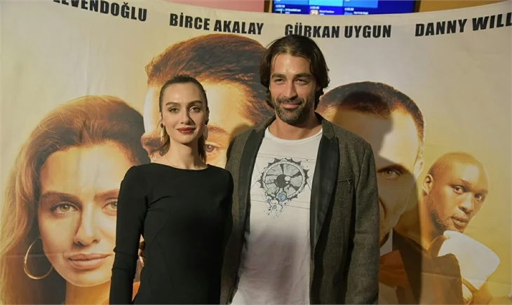 Birce Akalay ile Sarp Levendoğlu el ele!