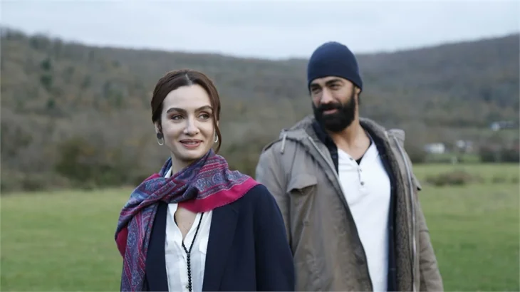 Birce Akalay ile Sarp Levendoğlu el ele!